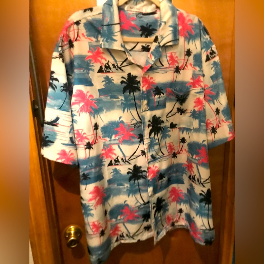 NWOT APTRO Men’s Hawaiian shirt